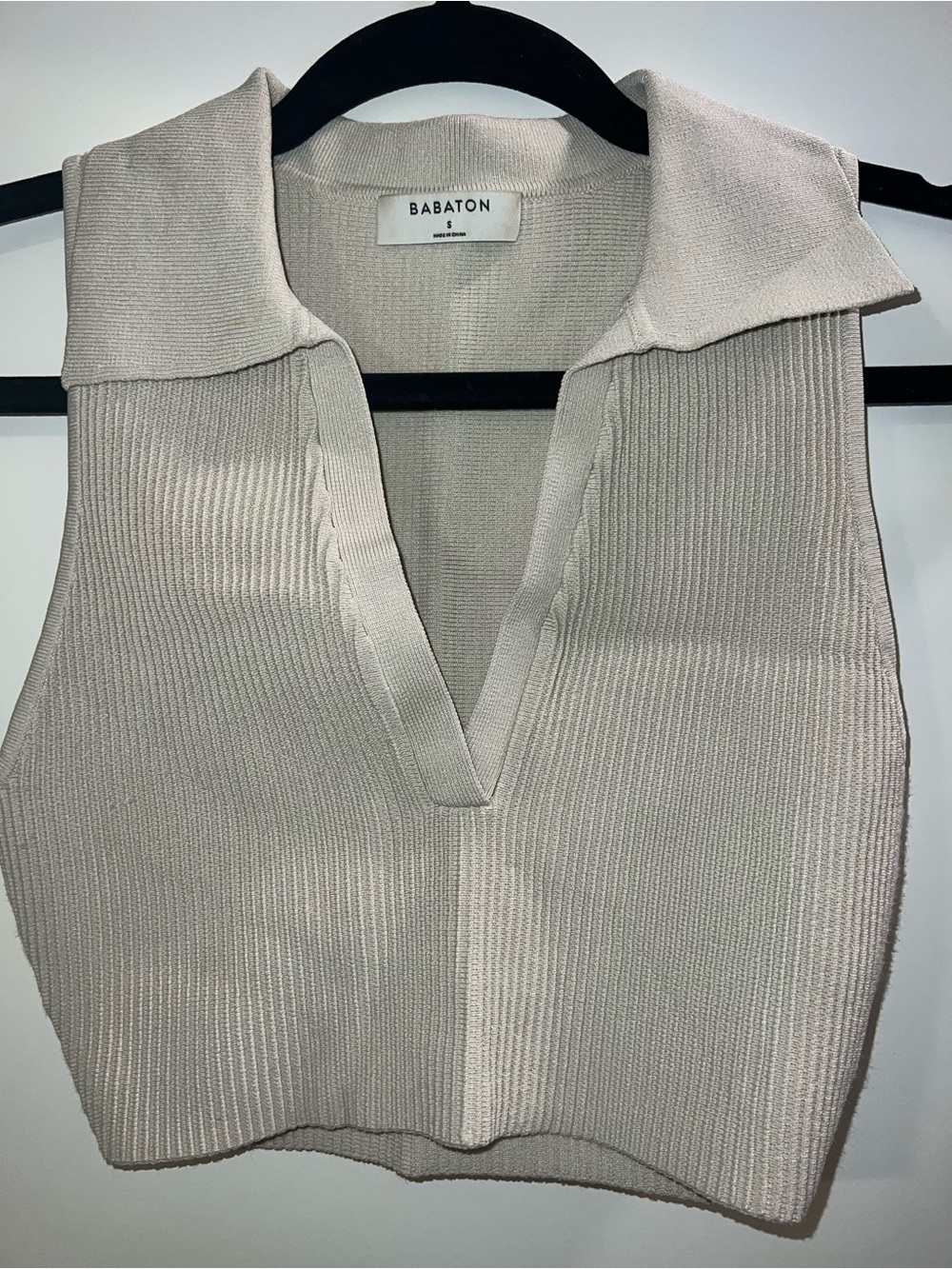 ARITZIA | Babaton Cream Ribbed Knit Sleeveless Polo Top